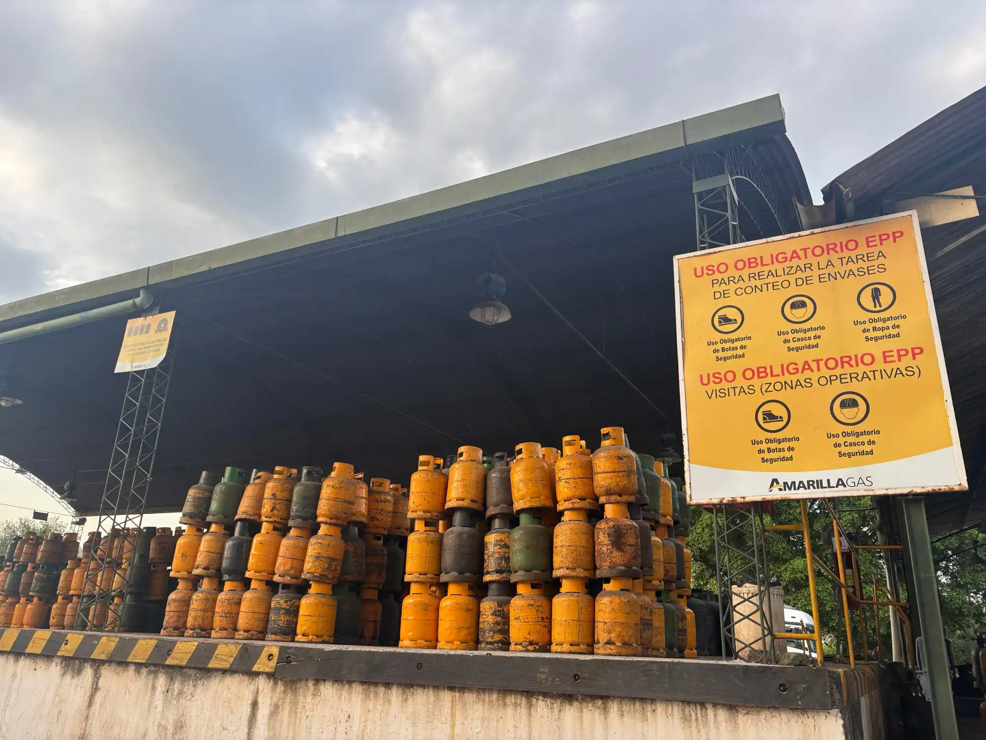 Camiones de distribución en San Miguel de Tucumán